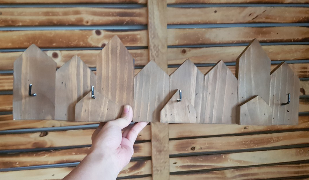 Móc treo quần áo tự nhiên