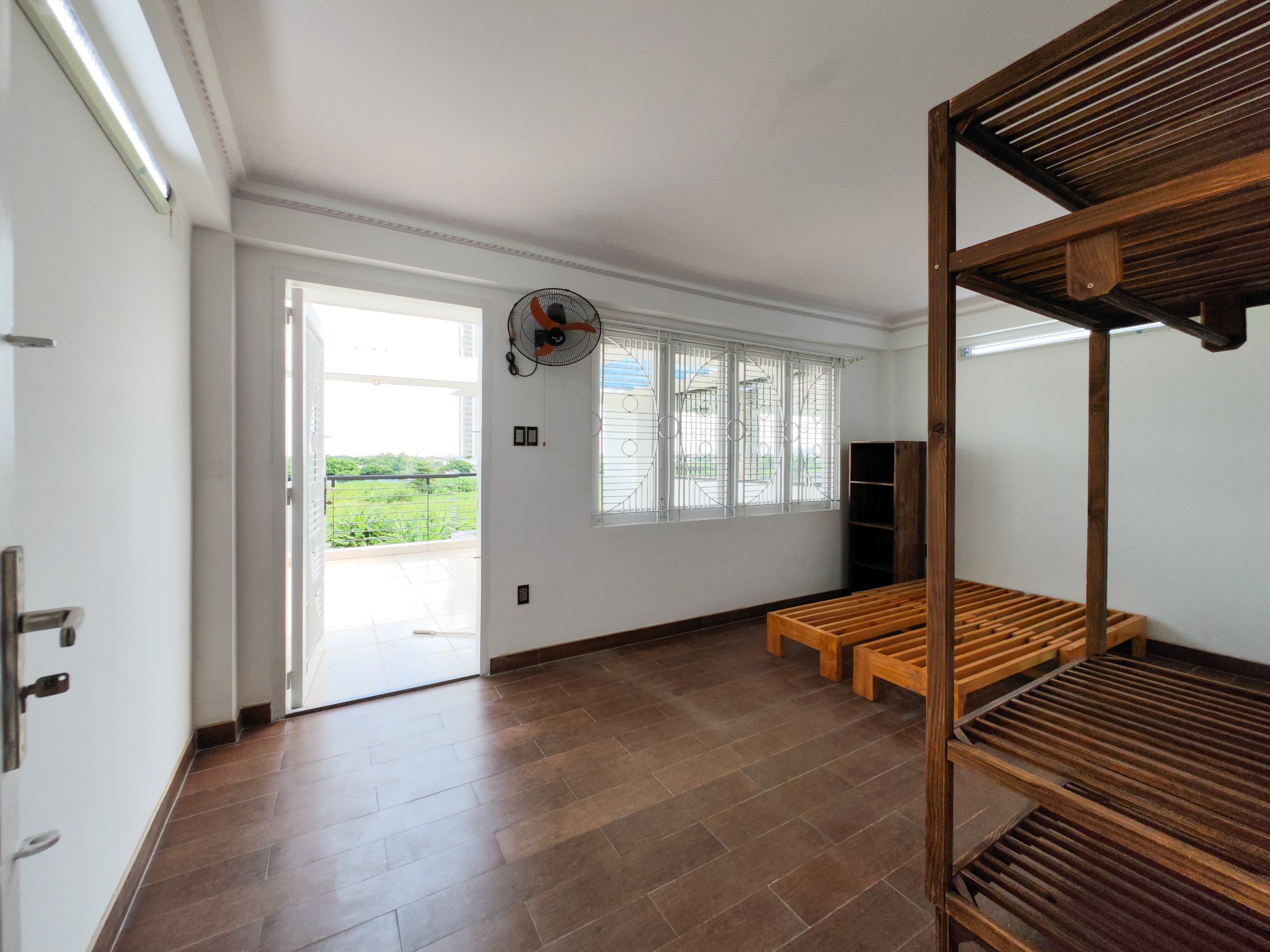 402-119 CHO THUÊ NHÀ TRỌ CAO CẤP – CÓ BAN CÔNG- FULL NỘI THẤT