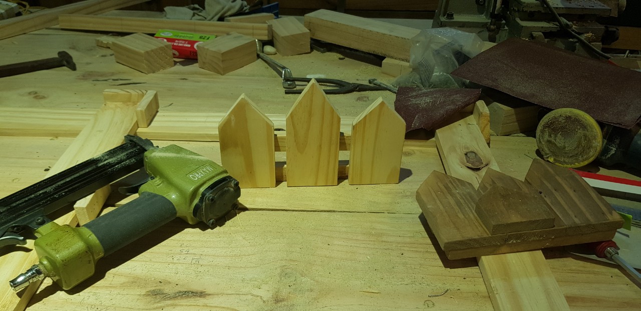 Móc treo quần áo hình ngôi nhà