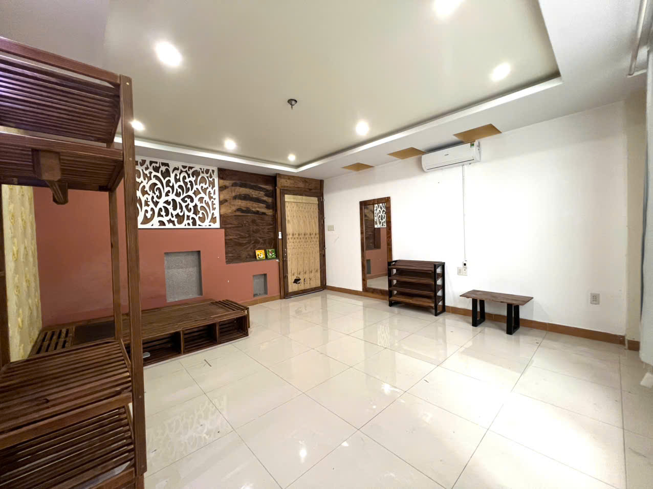 201-39 giá 3.5tr Cửa Sổ Lớn - FULL Nội Thất