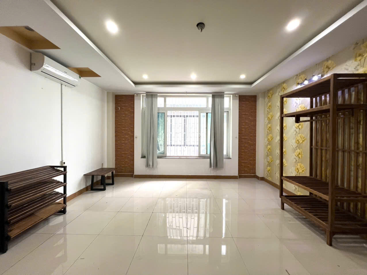 201-39 giá 3.5tr Cửa Sổ Lớn - FULL Nội Thất