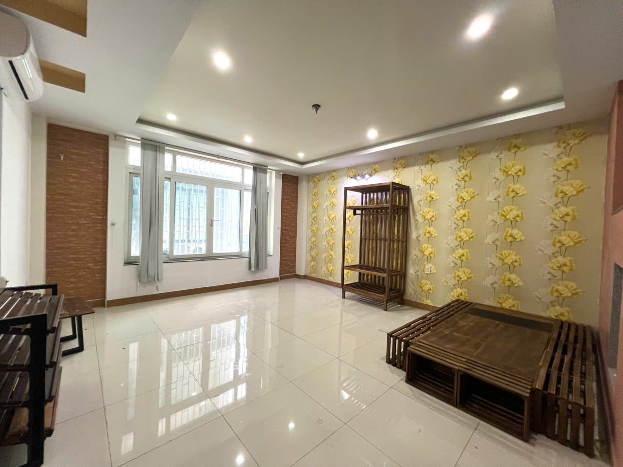 201-39 giá 3.5tr Cửa Sổ Lớn - FULL Nội Thất