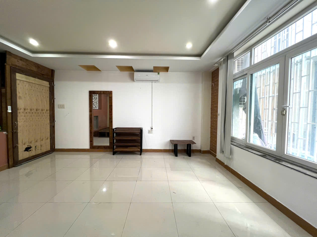 201-39 giá 3.5tr Cửa Sổ Lớn - FULL Nội Thất