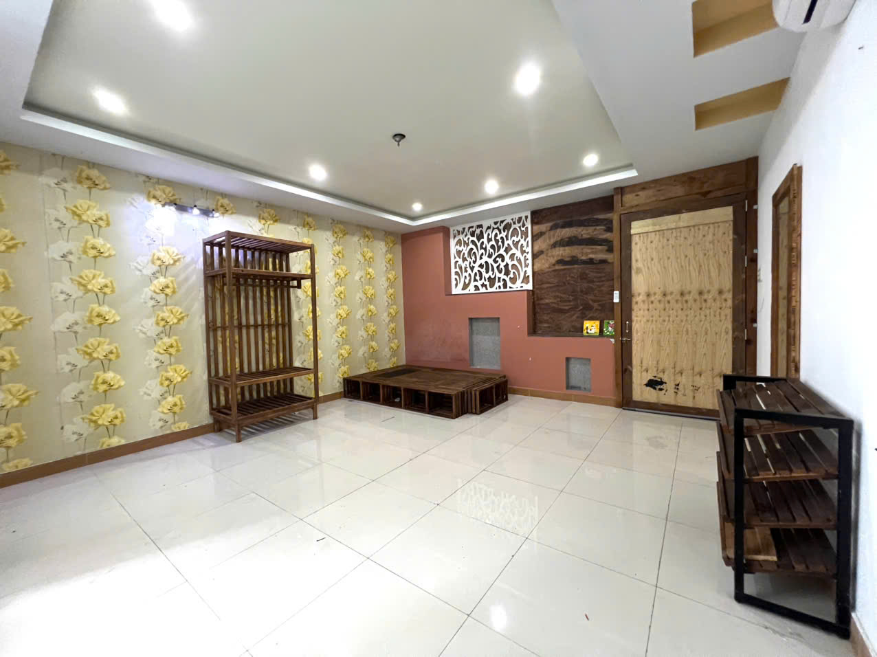 201-39 giá 3.5tr Cửa Sổ Lớn - FULL Nội Thất