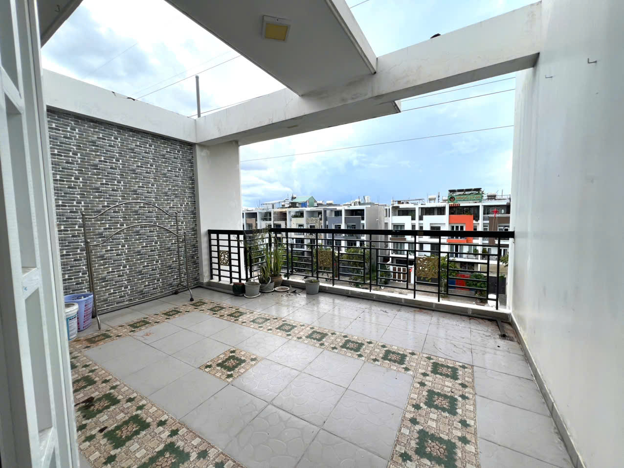 401-39 giá 6.5tr 2 Phòng Ngủ - Ban Công Lớn