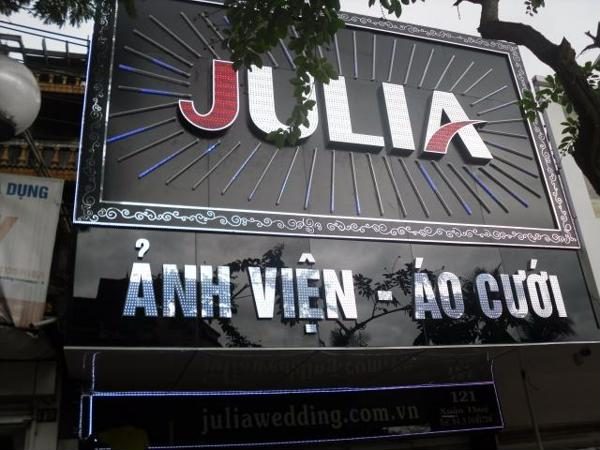 Biển quảng cáo Alu ảnh viện áo cưới