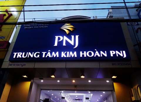 Biển Alu chữ nổi