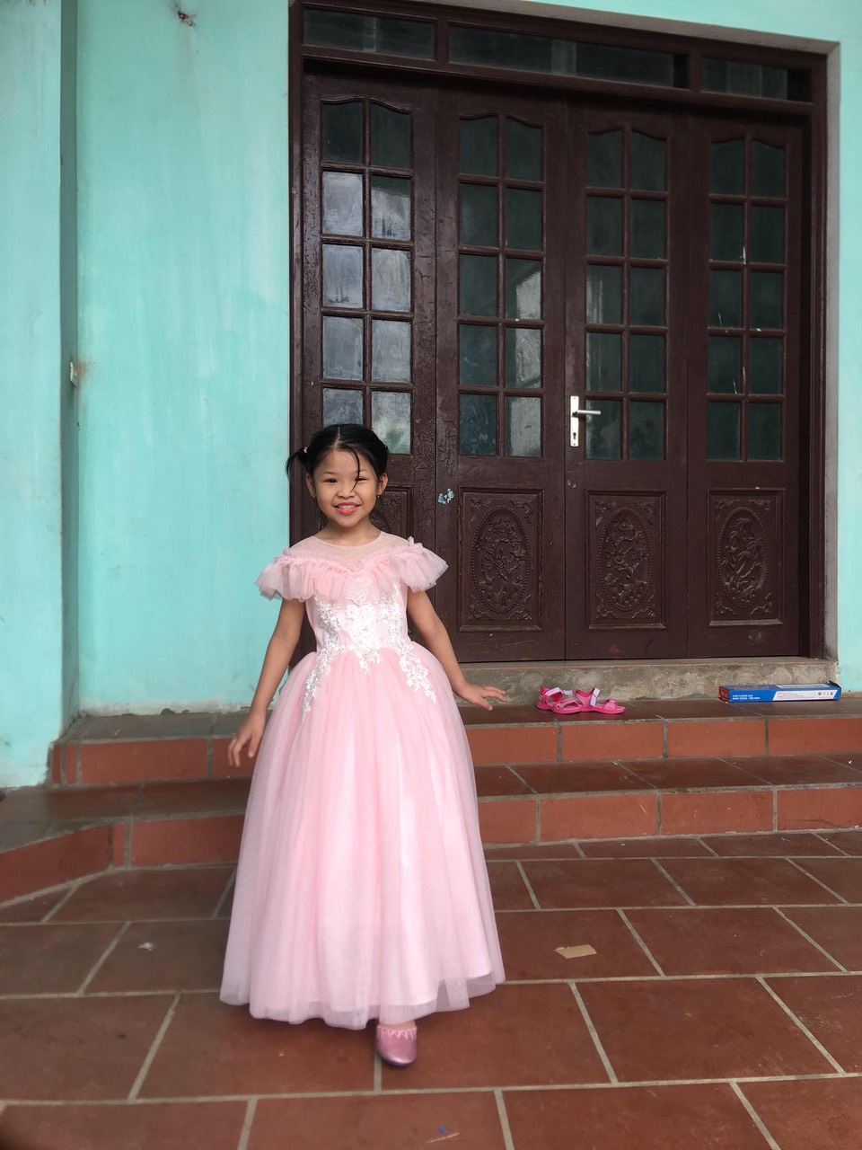 Thảo Nguyễn lăng xê đầm dạ hội tím cho trẻ em  VnExpress Giải trí