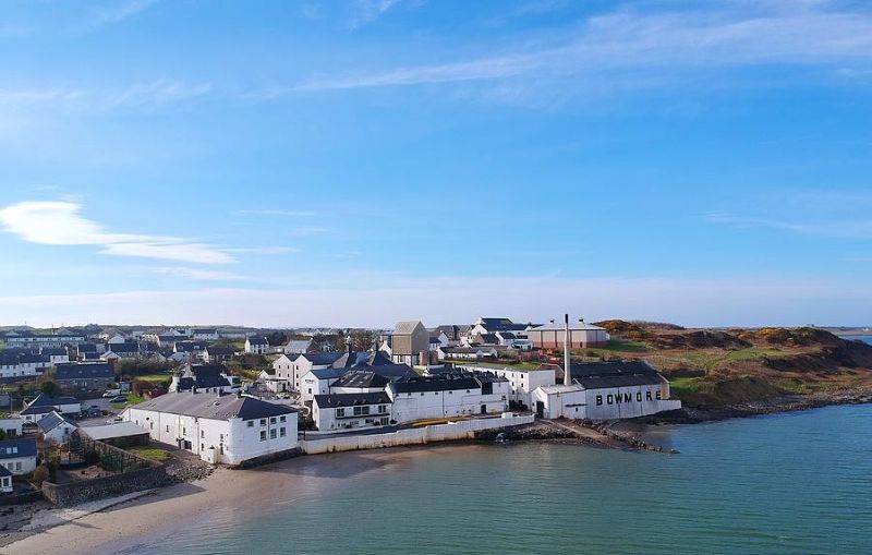 Toàn Cảnh Nhà Máy Chưng Cất Rượu Bowmore Distillery