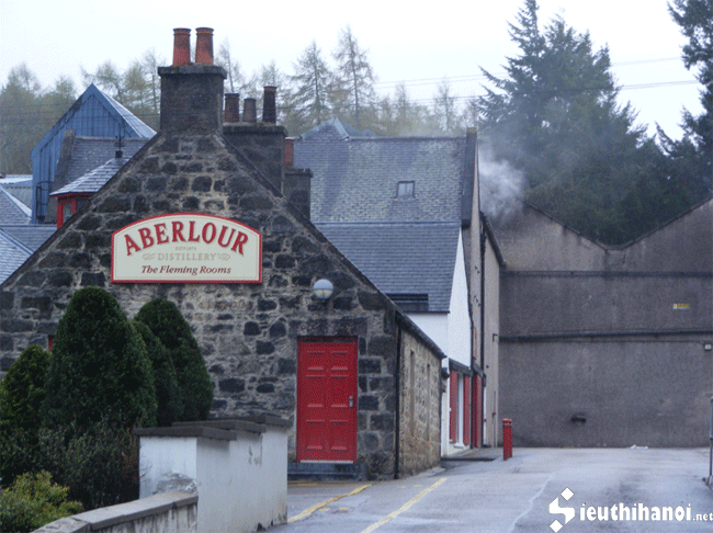 gia-ruou-aberlour-15-nha-may