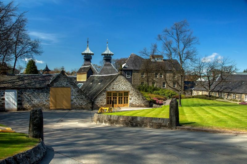Hình Ảnh Nhà Máy Chưng Cất Rượu Glen Keith Distillery