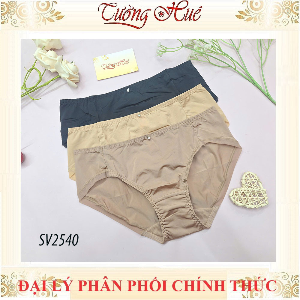Quần lót nữ Bon Bon SV2540 trơn lưng cao vừa.