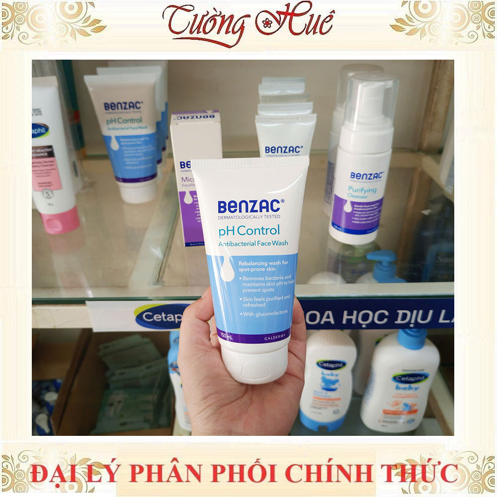 Sữa rửa mặt diệt khuẩn & cân bằng pH cho da mụn BENZAC pH Control Antibacterial Wash 150ml