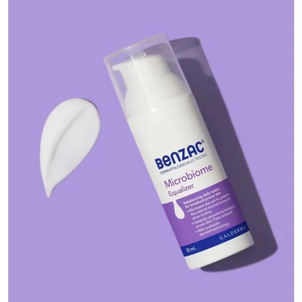Sữa dưỡng ẫm cân bằng hệ vi sinh cho da dầu mụn và nhạy cảm Benzac Microbiome 50ml