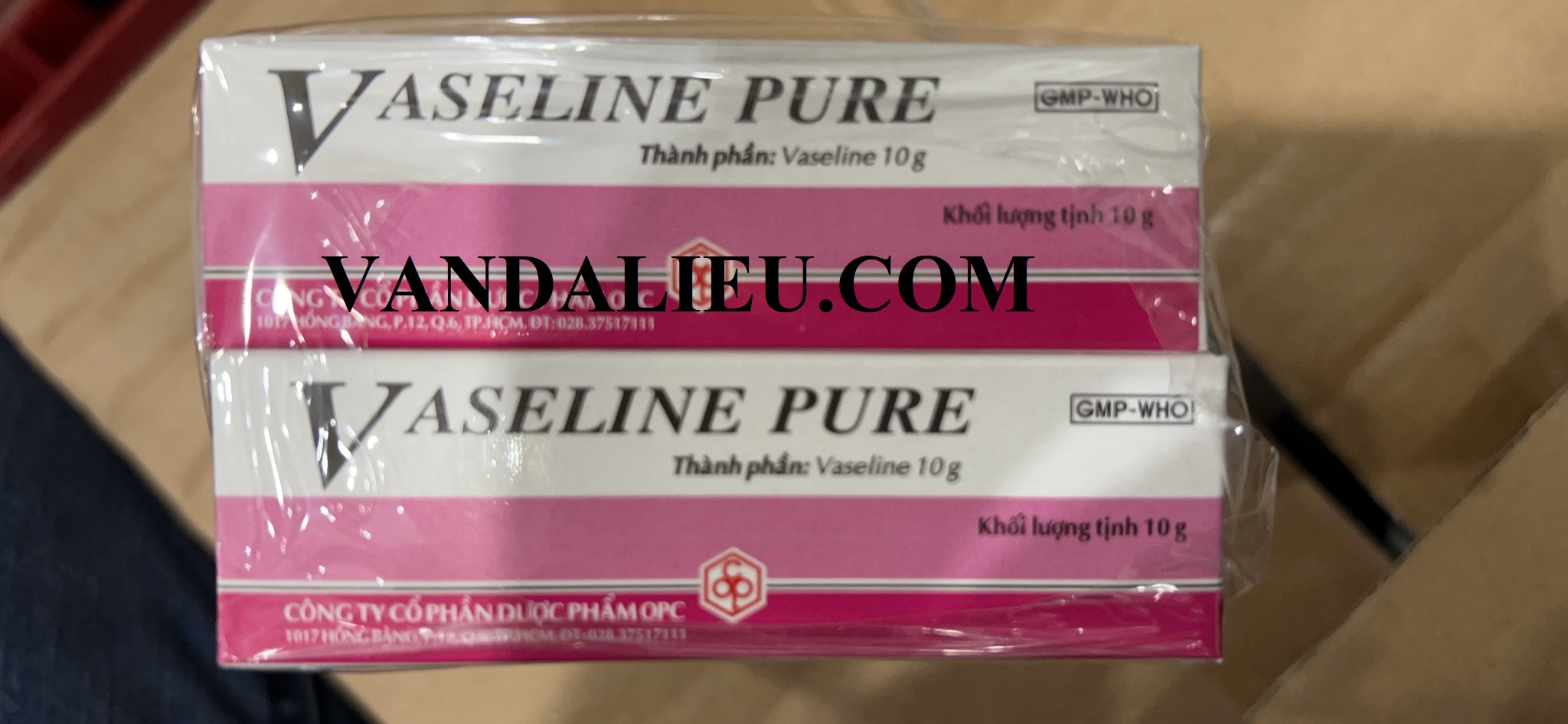 Tuýp kem dưỡng ẩm da Vaseline Pure hương dâu (10g)