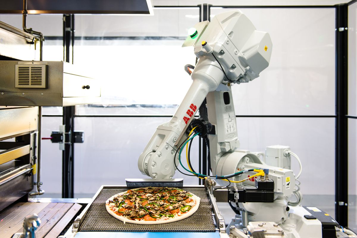 Robot zume pizza