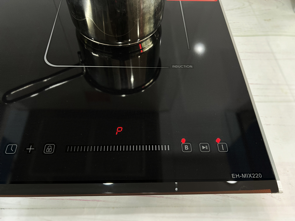 Vùng điều khiển của bếp điện từ Chefs MIX 220