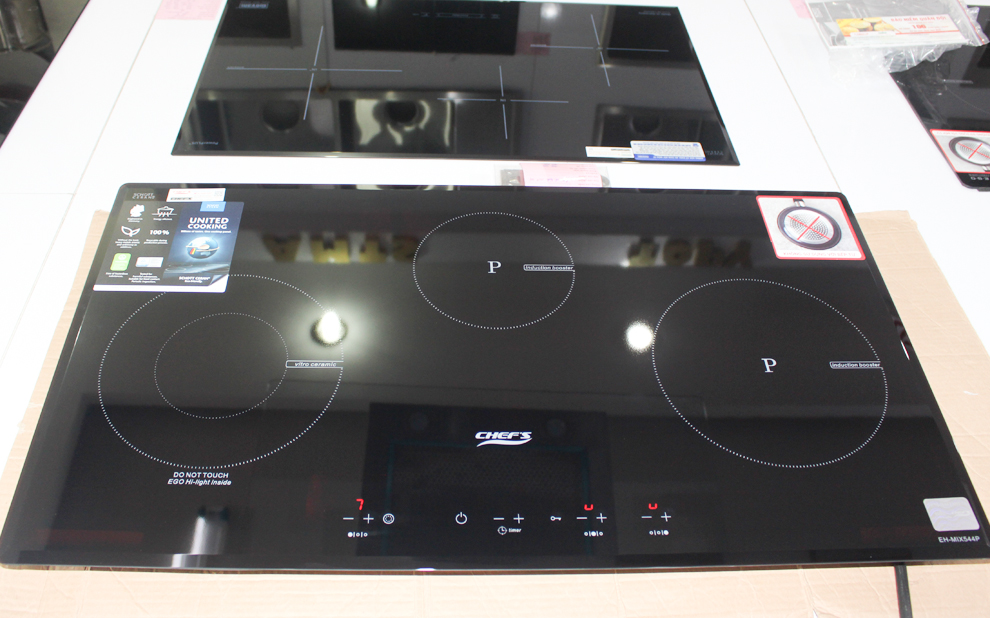 Mặt trước bếp điện từ Chefs EH MIX544P