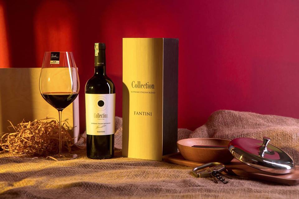 Hộp quà rượu vang Tết Mậu Tuất là lựa chọn tuyệt vời để tặng người thân và bạn bè trong dịp đầu năm. Với bao bì sang trọng và chất lượng tuyệt hảo của rượu, hộp quà sẽ là món quà ý nghĩa và đầy ấn tượng cho người nhận.