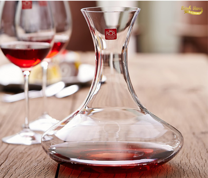 Tại sao có quá trình decanting khi thưởng thức rượu vang?