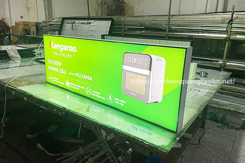 Giá biển hộp đèn nhét cạnh