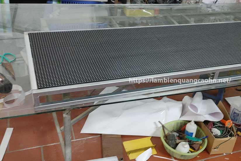 giá biển led ma trận