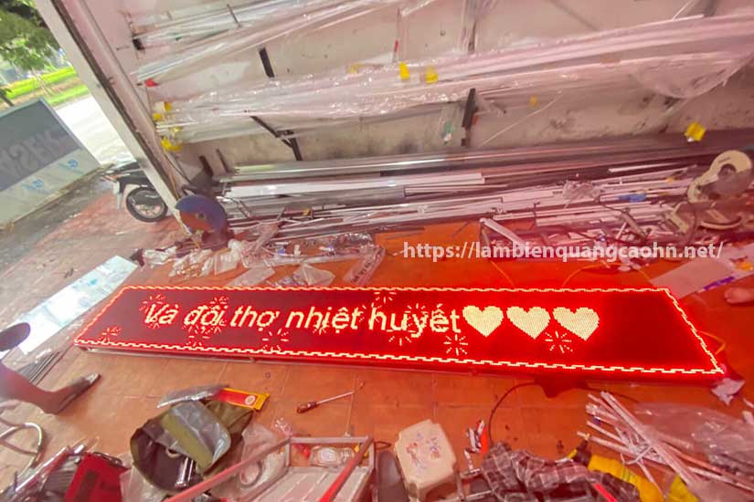 giá biển led ma trận