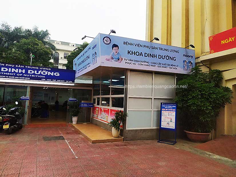 biển quảng cáo màu xanh dương