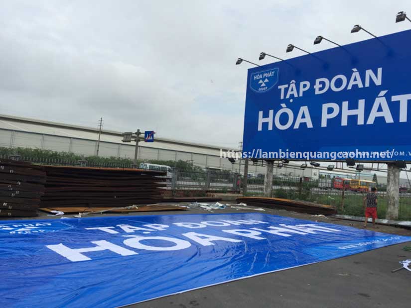 Biển bạt có đèn rọi