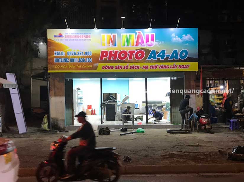 Biển bạt có đèn rọi
