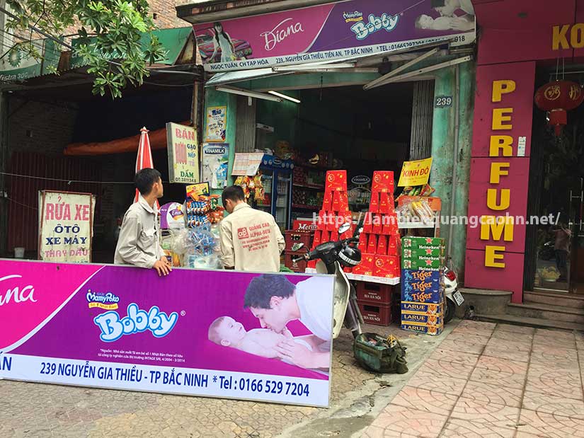 Biển bạt quảng cáo bạc màu