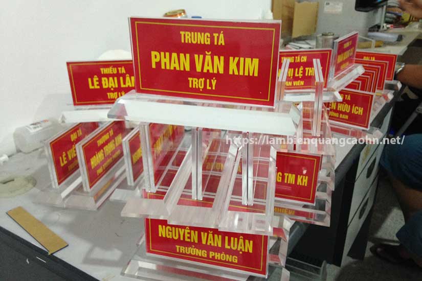 Biển chức danh 