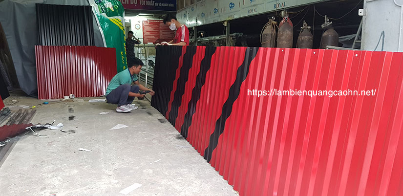 Biển quảng cáo bằng tôn sóng tại Hà Nội