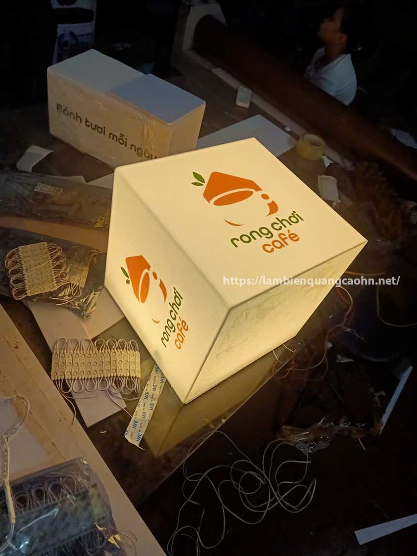 Biển quảng cáo hộp đèn