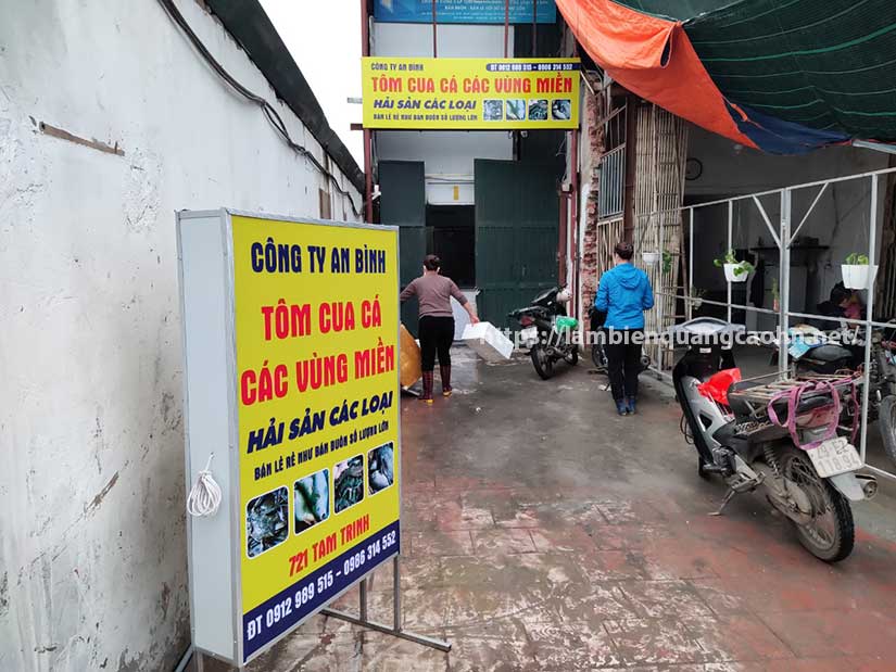 biển quảng cáo hộp đèn có chân