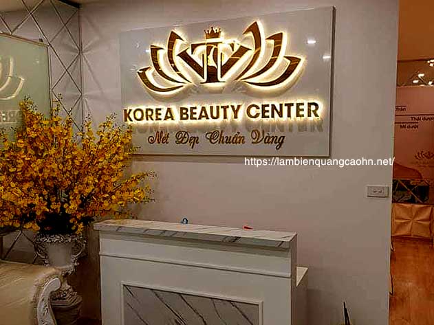 Các mẫu logo spa đẹp treo trên tường và trên biển hiệu