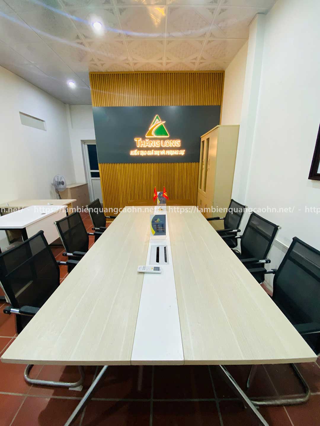 Biển công ty