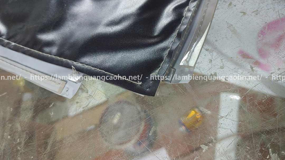 Biển hộp đèn ốp cột siêu thị