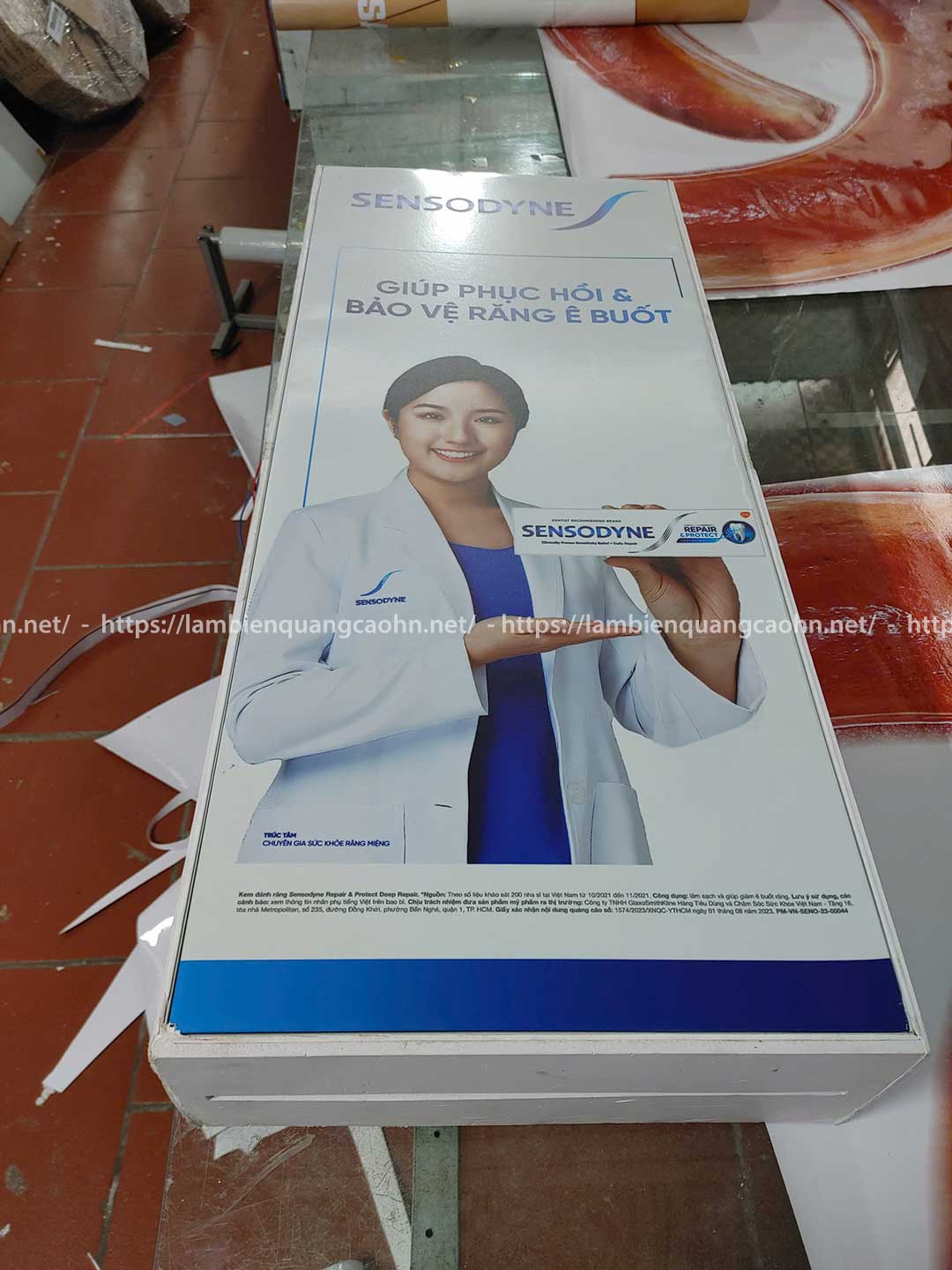 Biển hộp đèn ốp cột siêu thị