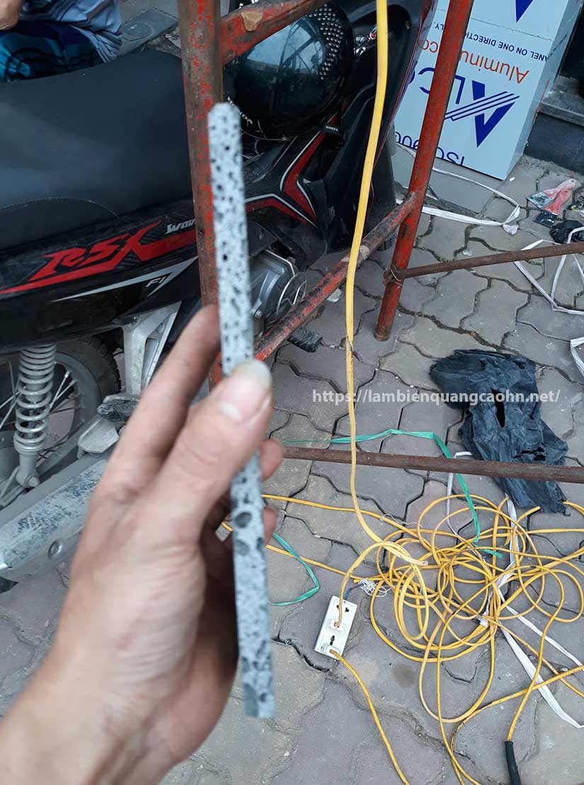 biển quảng cáo ốp gạch