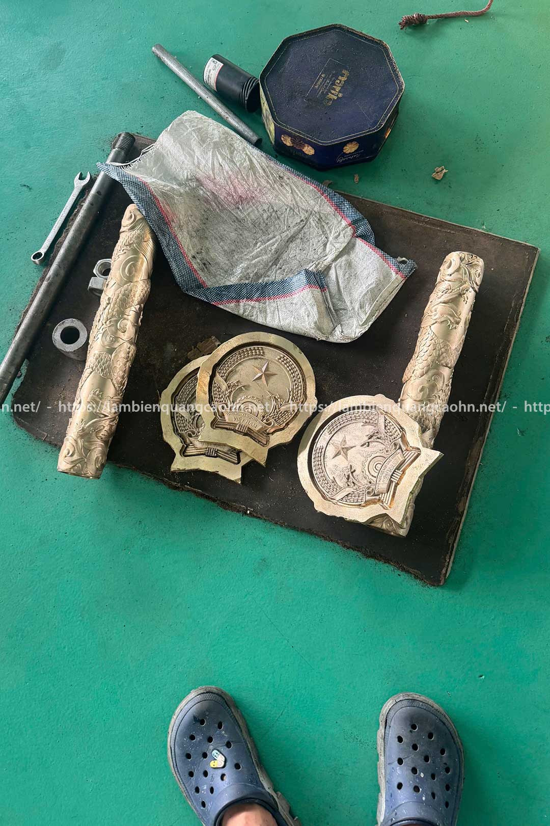 Cắt, khắc đồng nguyên khối