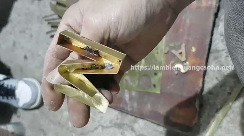 Chữ đồng đặc nguyên khối