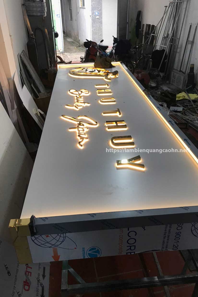 chữ nổi inox sáng chân mica cháo