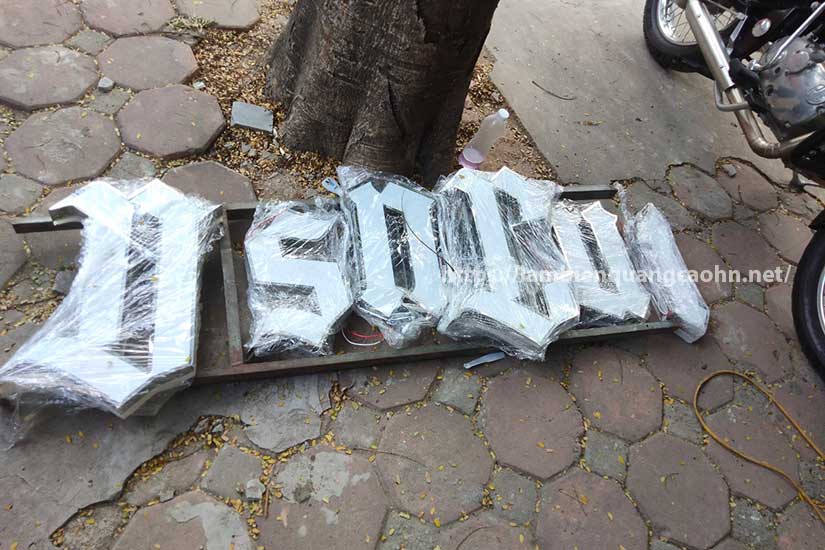 chữ mica nổi lọng viền