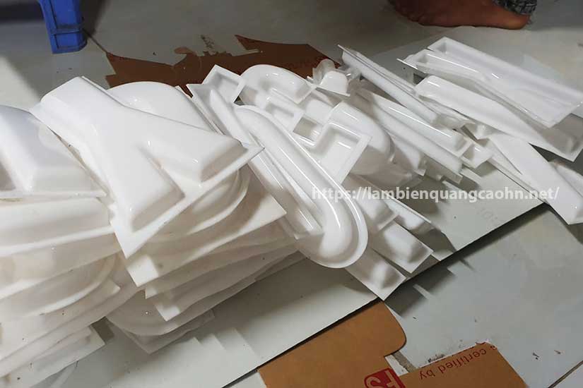 chữ mica nổi lọng viền