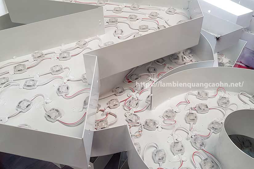 chữ mica nổi 