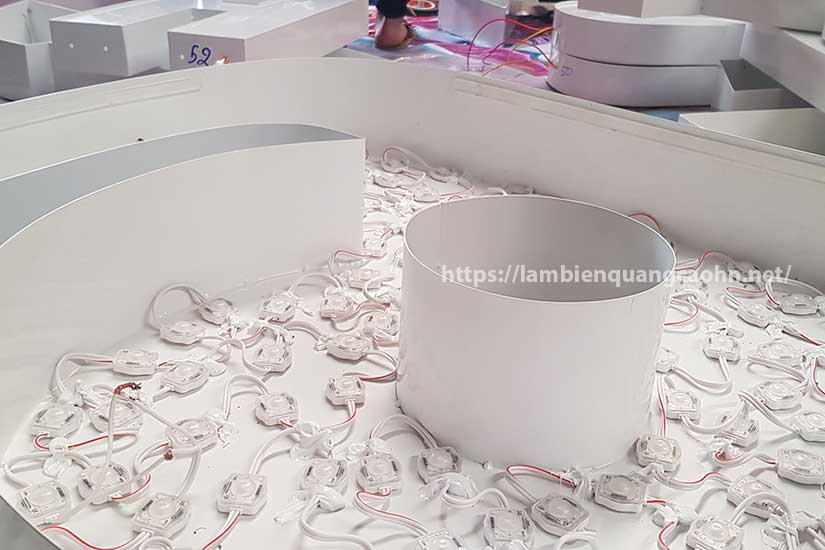 chữ mica nổi 