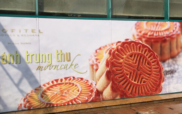 Dán decal lên kính