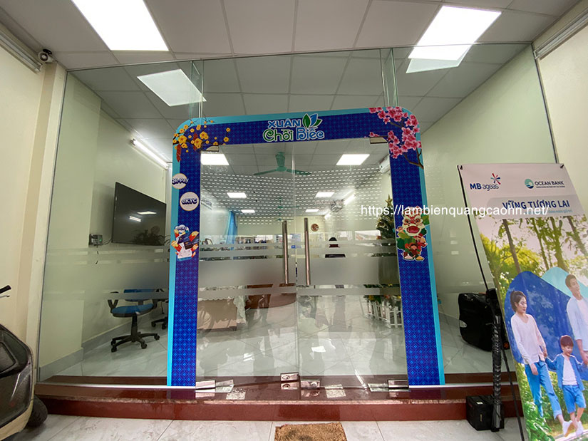 decal trang trí tết, dán decal kính, cổng chào tết, đề can dán kính, dán cửa kính