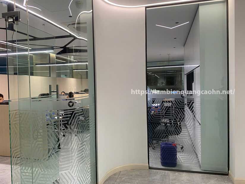 dán decal mờ hoa văn